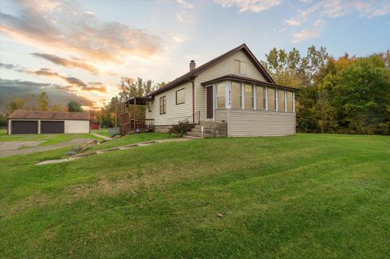 4154 W Carpenter Road, Flint, MI 48504 photo 2