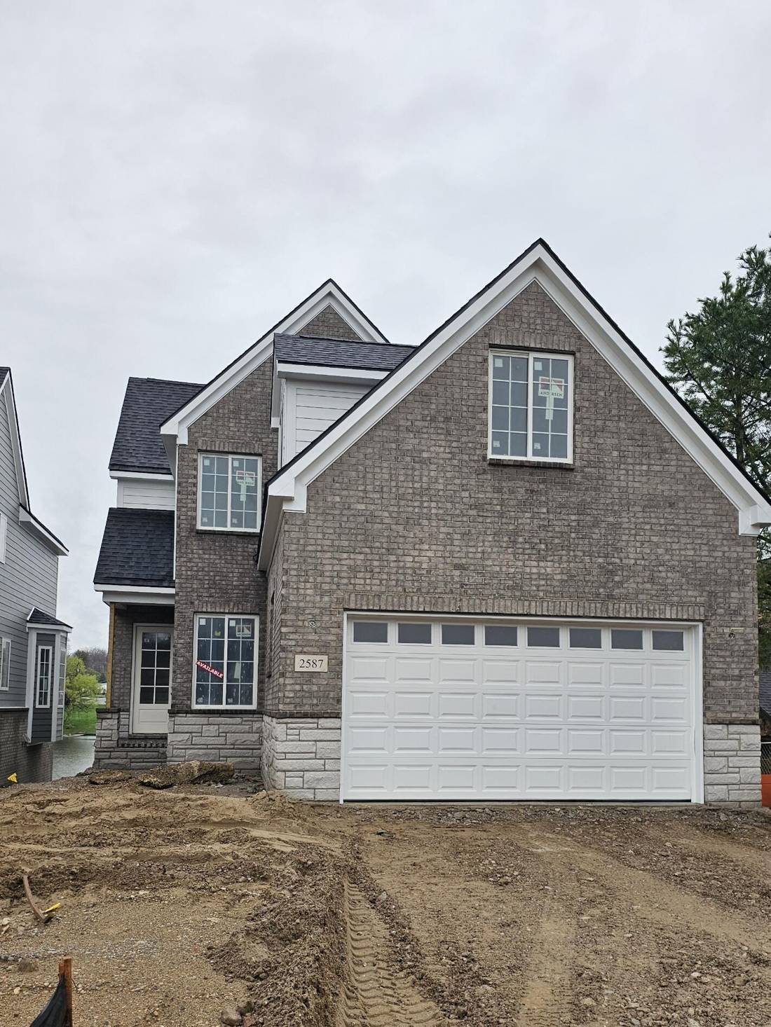 2587 Woodland Cove Drive, Brighton, MI 48114