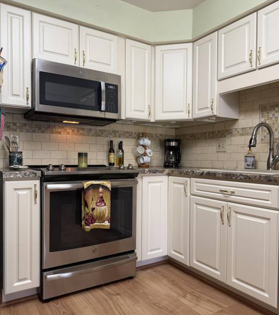 37526 N Laurel Park Drive, Livonia, MI 48152 photo 2
