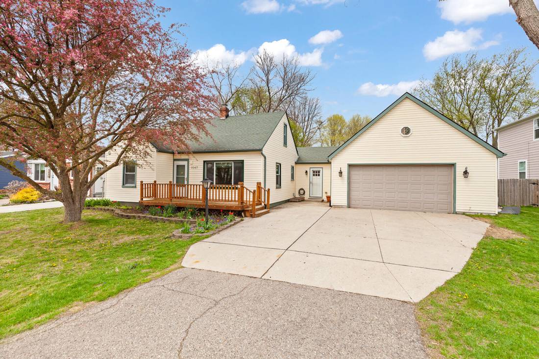1047 Arthur Drive, Troy, MI 48083