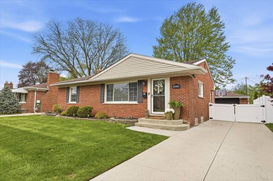 32900 Hees Street, Livonia, MI 48150 photo 2