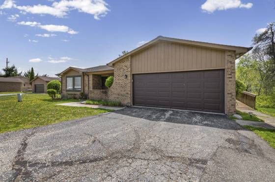 31461 Orchard Brook Court, Farmington Hills, MI 48336 photo 4