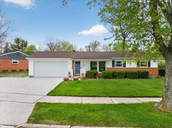 385 Hollywood Drive, Saline, MI 48176 photo 2