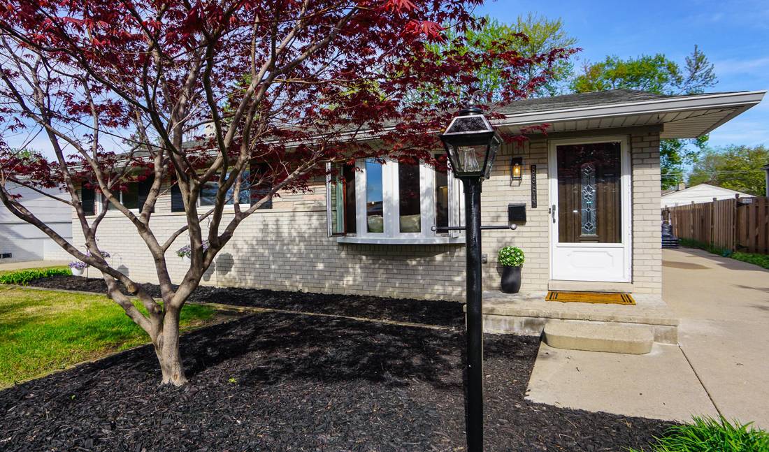 8364 Holly Drive, Canton, MI 48187