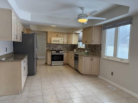 3550 Kings Point Drive, Troy, MI 48083 photo 5