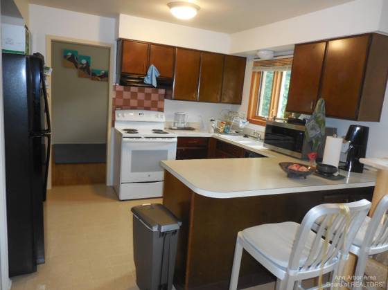 3253 Lockridge Drive, Ann Arbor, MI 48108 photo 4