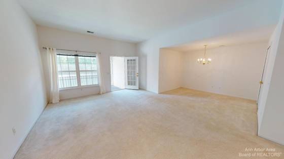 2802 S Knightsbridge Circle, Ann Arbor, MI 48105 photo 5