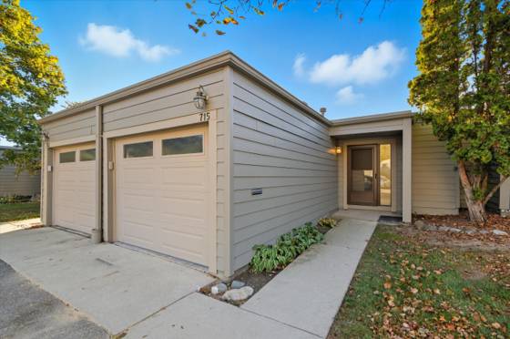 715 Skynob Drive, Ann Arbor, MI 48105 photo 2