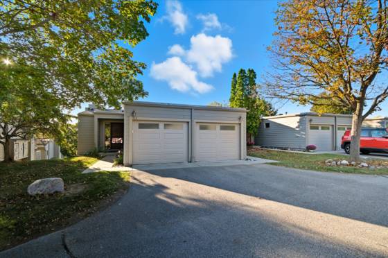 715 Skynob Drive, Ann Arbor, MI 48105 photo 3
