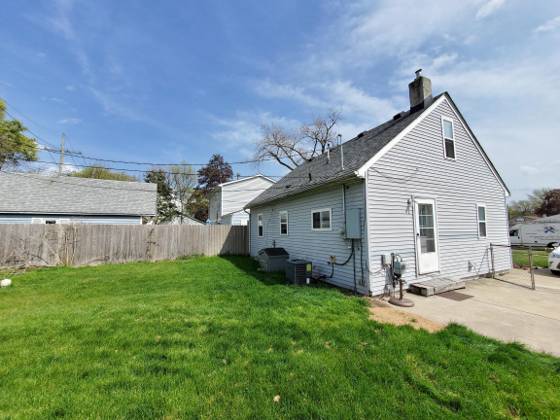 1251 E Kalama, Madison Heights, MI 48071 photo 2