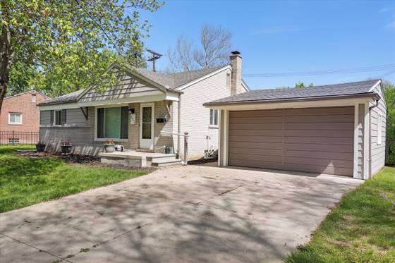 23870 Beacon Drive, Farmington, MI 48336 photo 3
