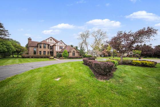 5688 Overbrook Court, Ann Arbor, MI 48105 photo 2