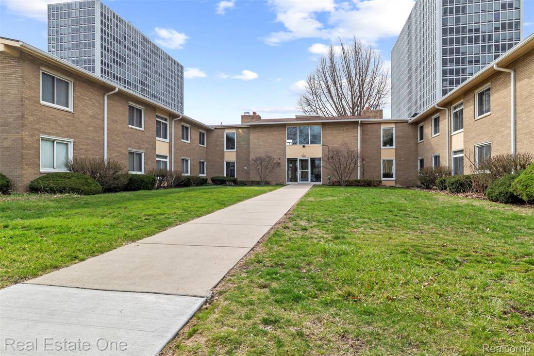 1550 Cherboneau Place #221, Detroit, MI 48207