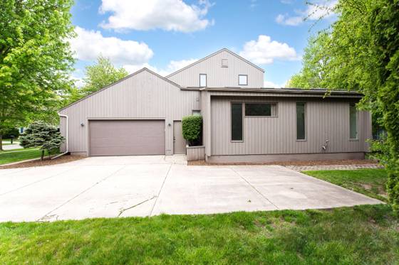 3835 Windemere Drive, Ann Arbor, MI 48105 photo 2