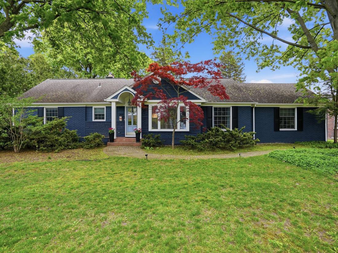 744 Lahser Road, Bloomfield Hills, MI 48301