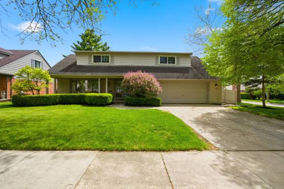 653 Perrien Place, Grosse Pointe Woods, MI 48236 photo 2