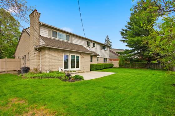 653 Perrien Place, Grosse Pointe Woods, MI 48236 photo 3