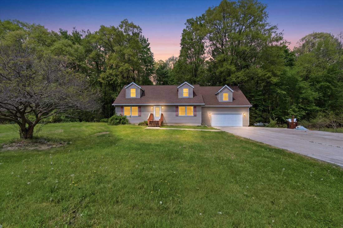 9949 Crofoot Road, Fowlerville, MI 48836