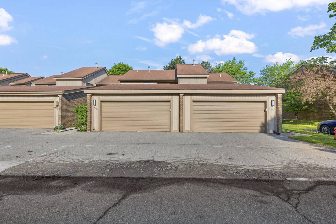5353 Wright Way W, West Bloomfield, MI 48322