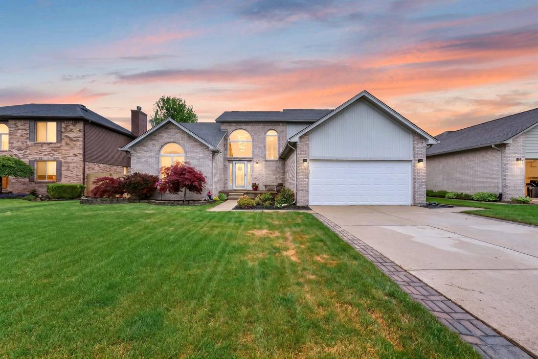 30098 Fairfield Drive, New Baltimore, MI 48051