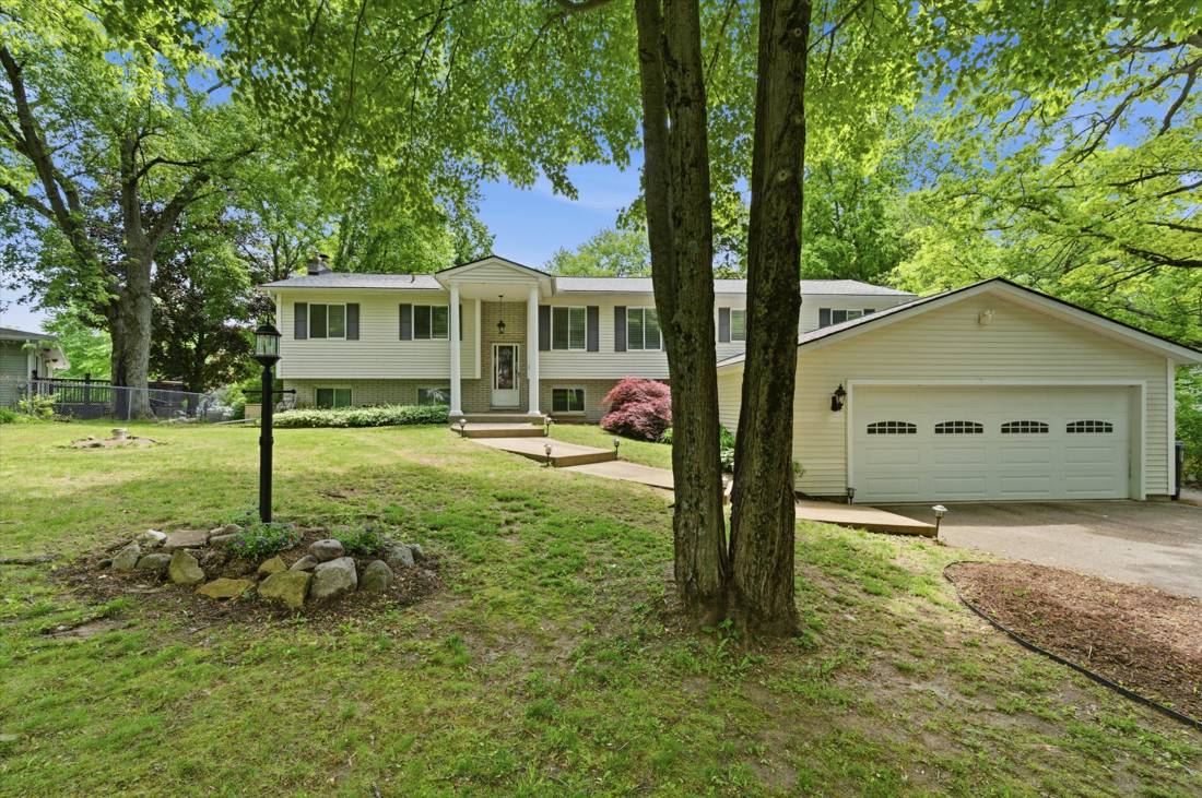 2639 Kathleen Drive, Brighton, MI 48114