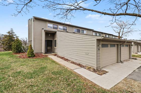 719 Watersedge Drive, Ann Arbor, MI 48105 photo 2