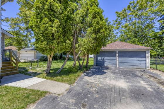 7359 Engleman Avenue, Center Line, MI 48015 photo 3