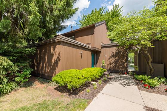 10 Westbury Court, Ann Arbor, MI 48105 photo 2