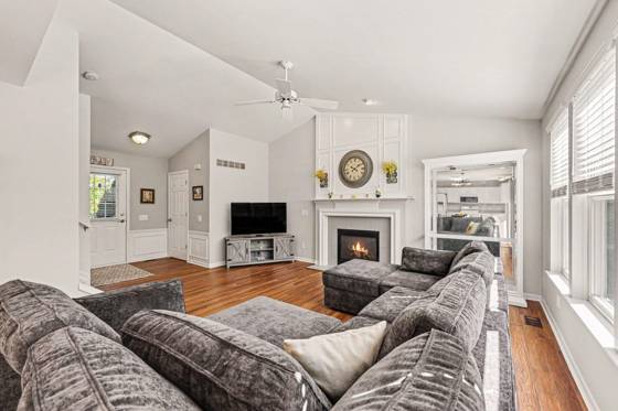 6323 Creekside Circle, Ypsilanti, MI 48197 photo 2