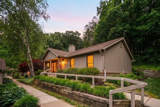 2202 Pine Grove Court, Ann Arbor, MI 48103 photo 2