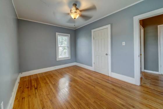 27 E Milton, Hazel Park, MI 48030 photo 2