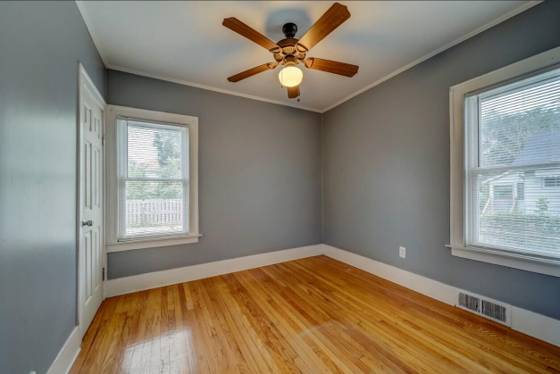 27 E Milton, Hazel Park, MI 48030 photo 4