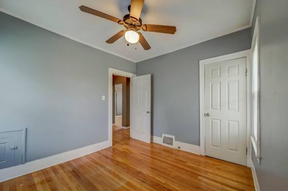 27 E Milton, Hazel Park, MI 48030 photo 5