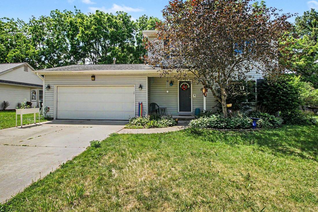 2250 Eads Place, Howell, MI 48843
