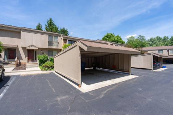 669 Oakbrook W, Rochester Hills, MI 48307 photo 2