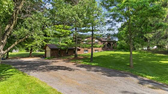 2717 Fishbeck Road, Howell, MI 48843 photo 3
