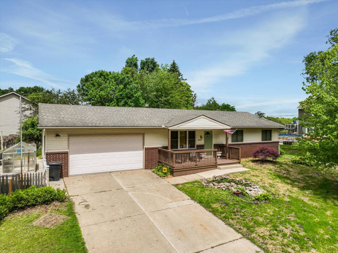 3941 Loch Drive, Highland, MI 48357