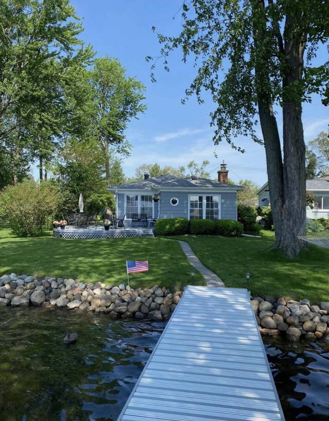 9547 Crestline Drive, Pinckney, MI