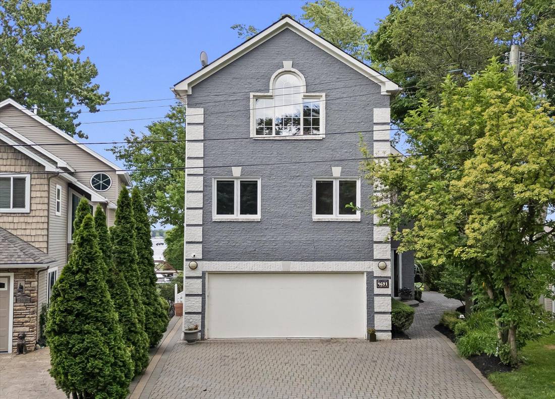 4691 Mapleview Avenue, West Bloomfield, MI 48324