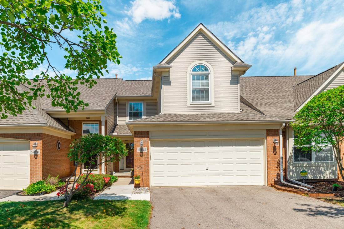 5488 Elmhurst Drive #21, Trenton, MI 48183