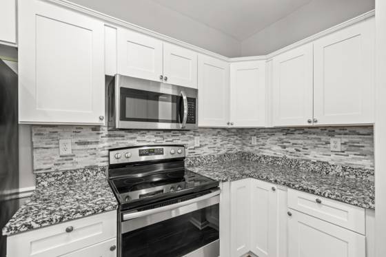 27333 Hidden Oaks Drive, Trenton, MI 48183 photo 4