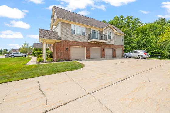 27333 Hidden Oaks Drive, Trenton, MI 48183 photo 3