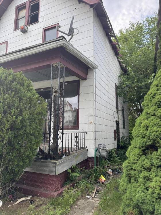 9357 Richter Street, Detroit, MI 48214 photo 2