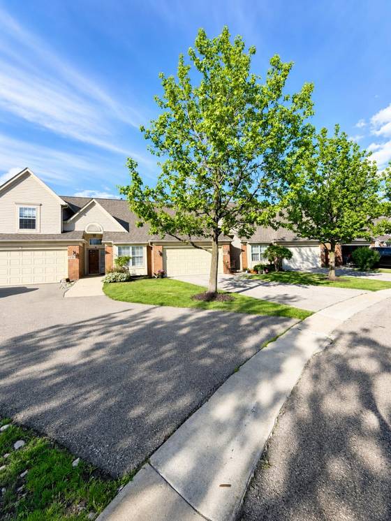 5455 Greenway Drive #70, Trenton, MI 48183 photo 2