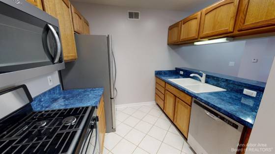 2666 S Knightsbridge Circle, Ann Arbor, MI 48105 photo 2