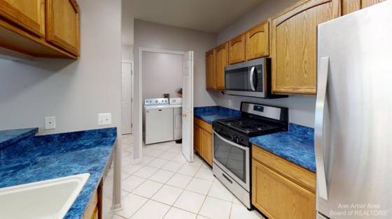 2666 S Knightsbridge Circle, Ann Arbor, MI 48105 photo 3