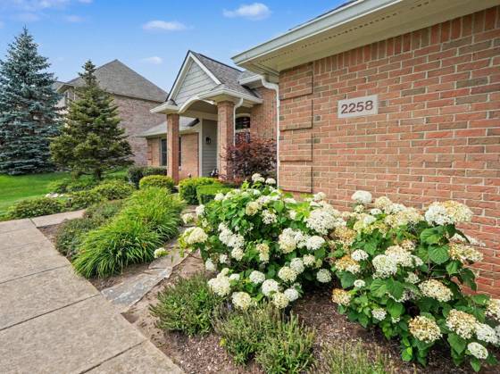 2258 Woodview Lane, Ann Arbor, MI 48108 photo 3