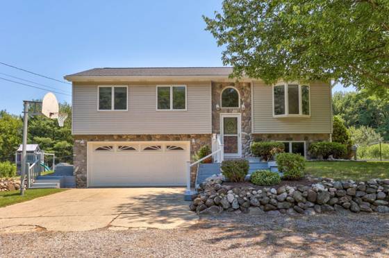 9280 Denton Hill Road, Fenton, MI 48430 photo 2