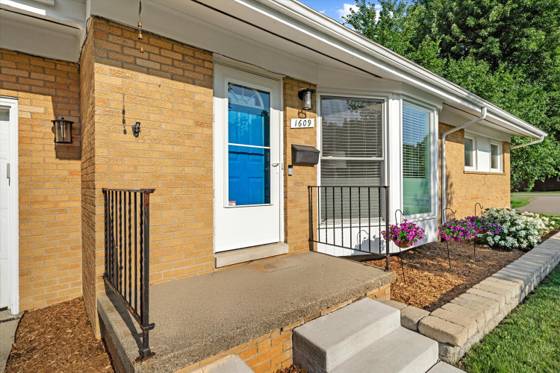 1609 Glastonbury Road, Ann Arbor, MI 48103 photo 2