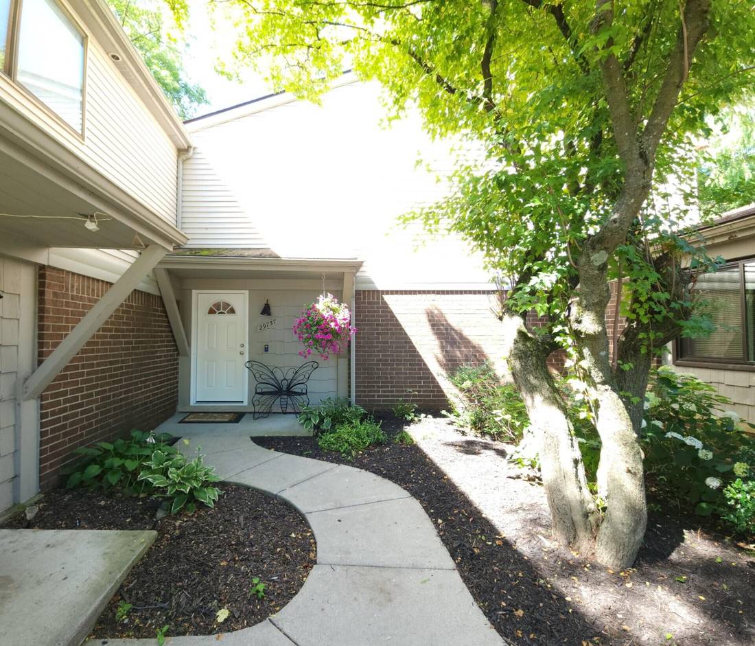 29757 Farmbrook Villa Lane, Southfield, MI 48034